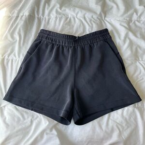 lulu lemon soft streme 4” short